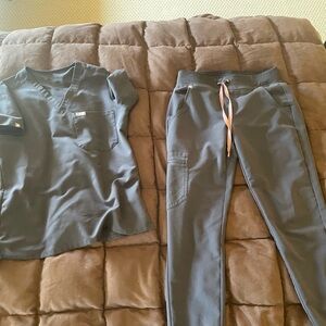 XS Figs Catarina One-Pocket Scrub Top/XS Zamora Jogger Scrub Pants: charcoal